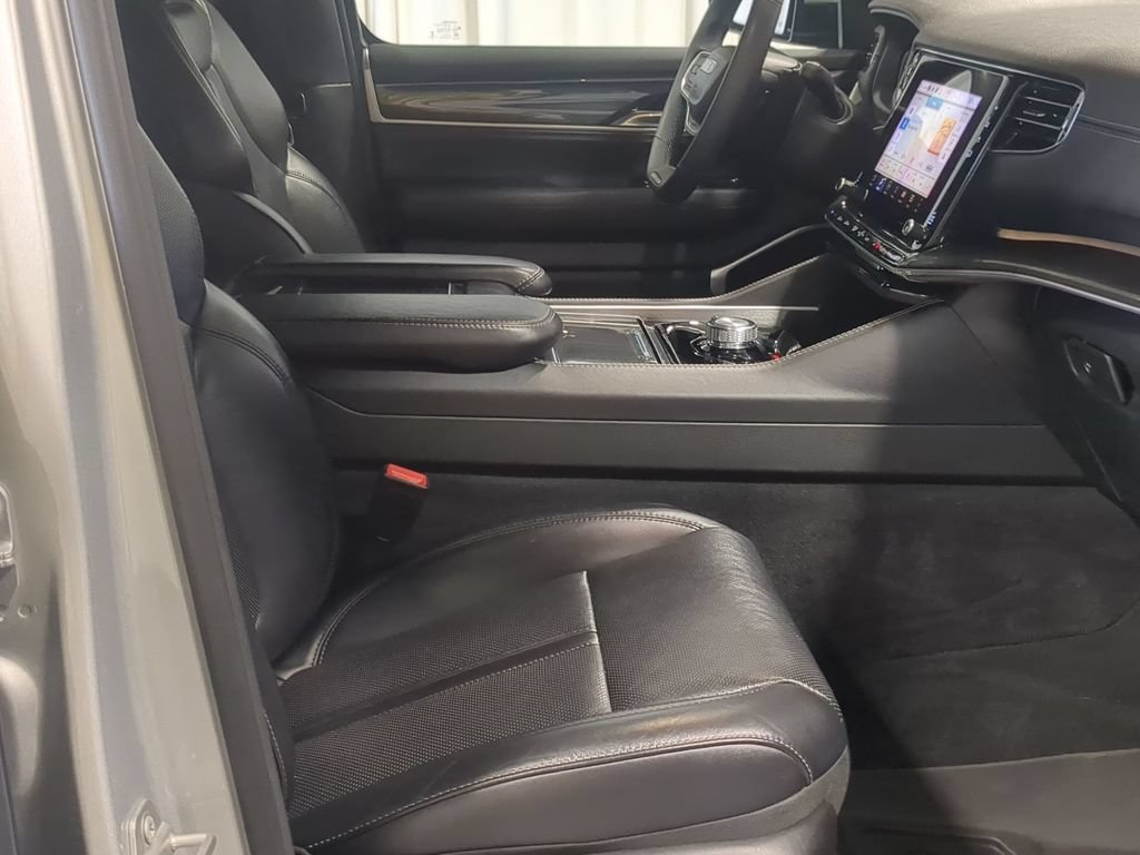 Used 2022 Jeep Wagoneer Series I w/ Convenience Group I AWD/4WD image 27