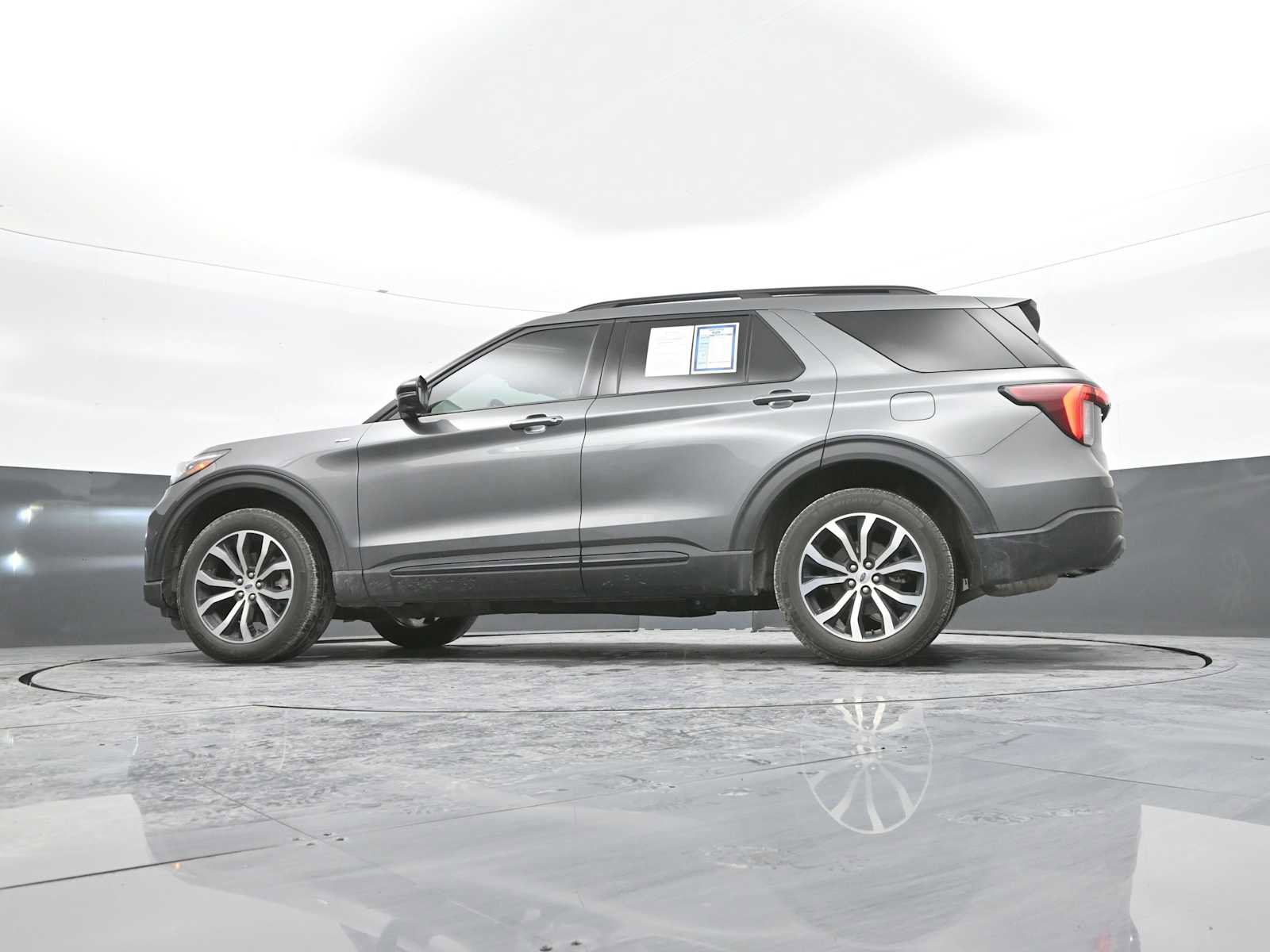 Used 2025 Ford Explorer ST-Line image 38