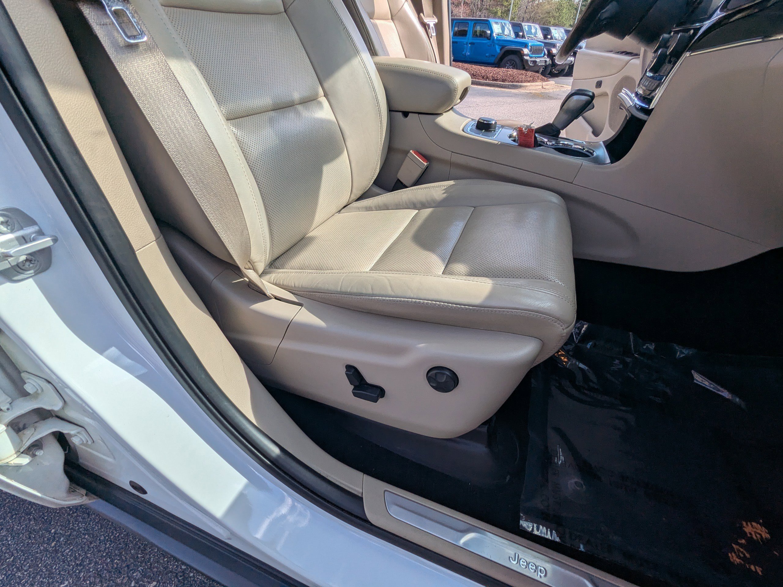 Used 2020 Jeep Grand Cherokee Limited w/ Luxury Group II image 15