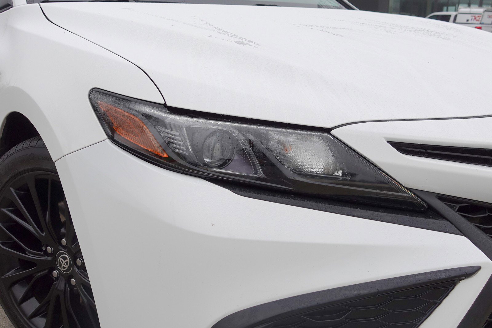 Used 2022 Toyota Camry SE image 3