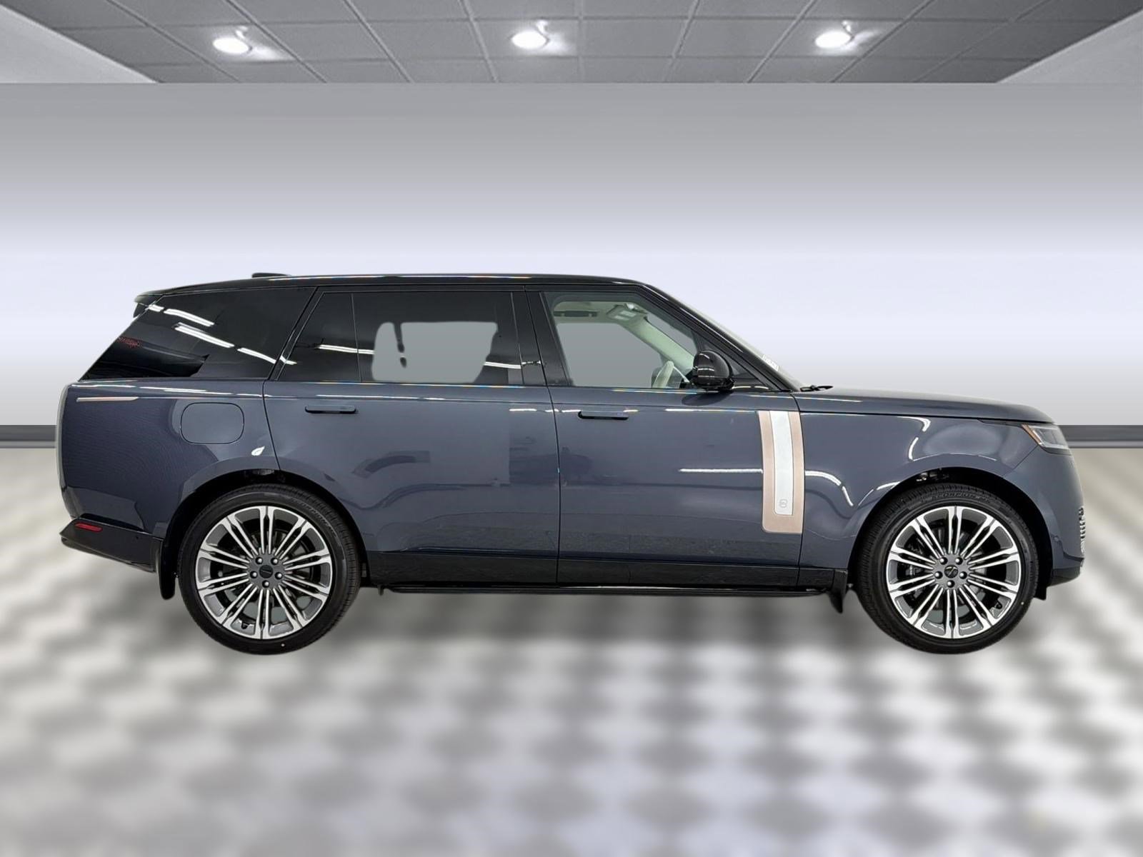New 2026 Land Rover Range Rover SV image 8