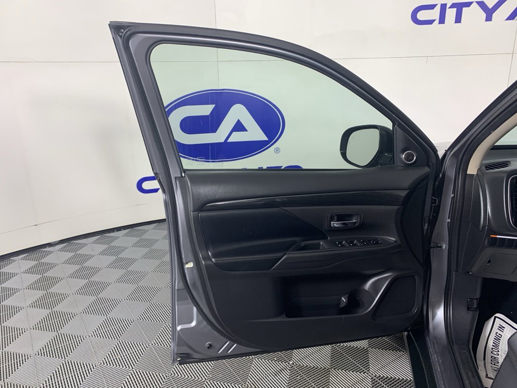 Used 2018 Mitsubishi Outlander SEL image 14