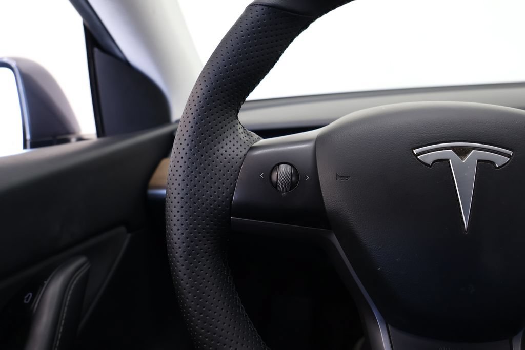 Used 2021 Tesla Model Y Long Range AWD/4WD image 24