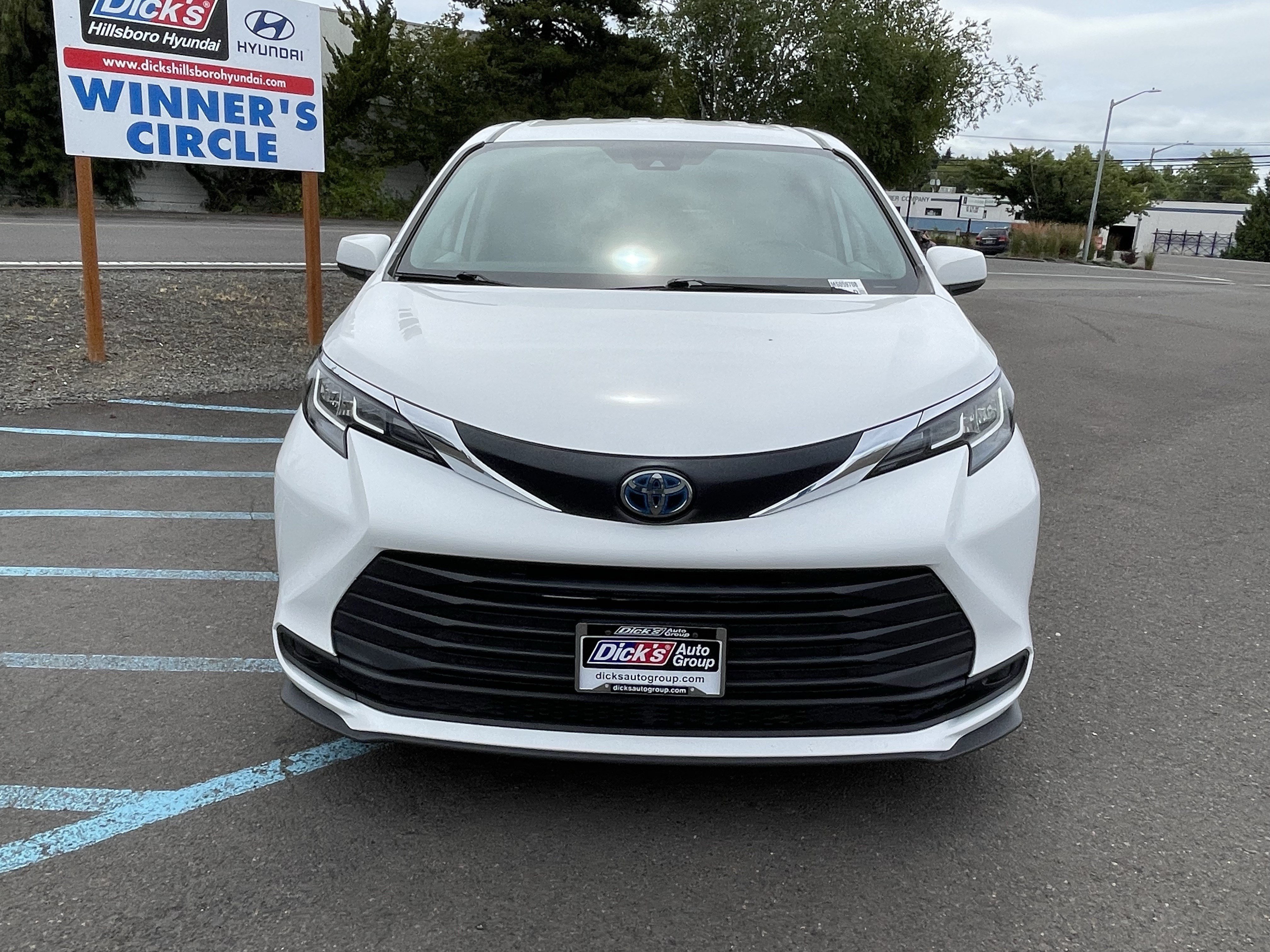 Used 2021 Toyota Sienna LE FWD image 8