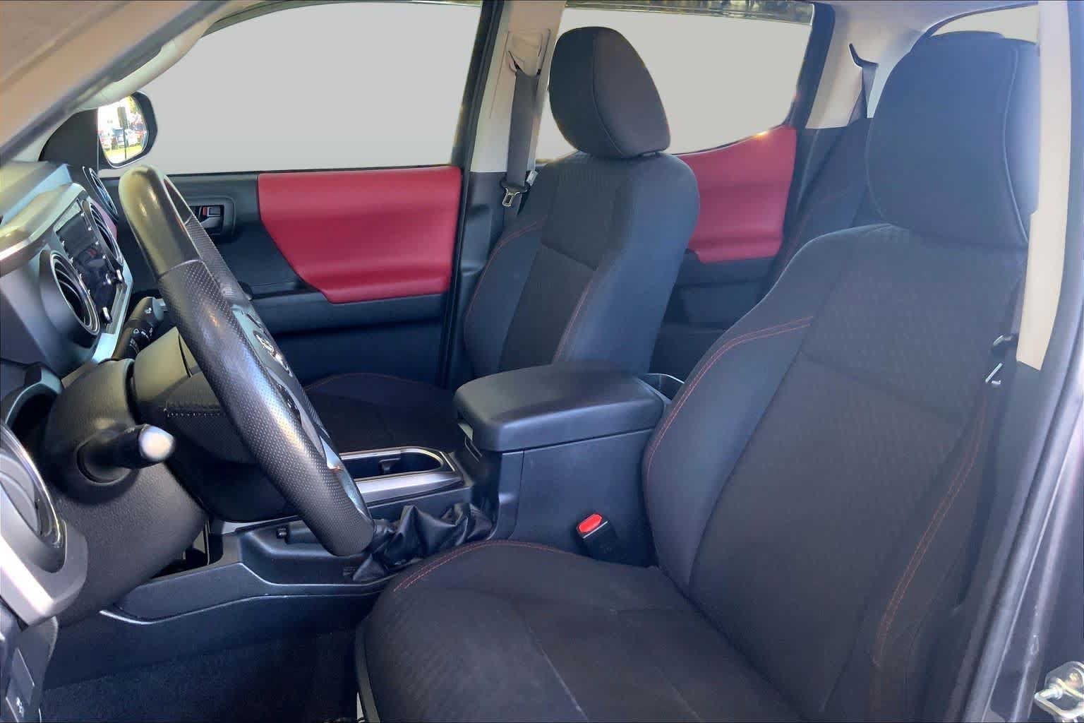 Used 2021 Toyota Tacoma SR5 RWD image 8