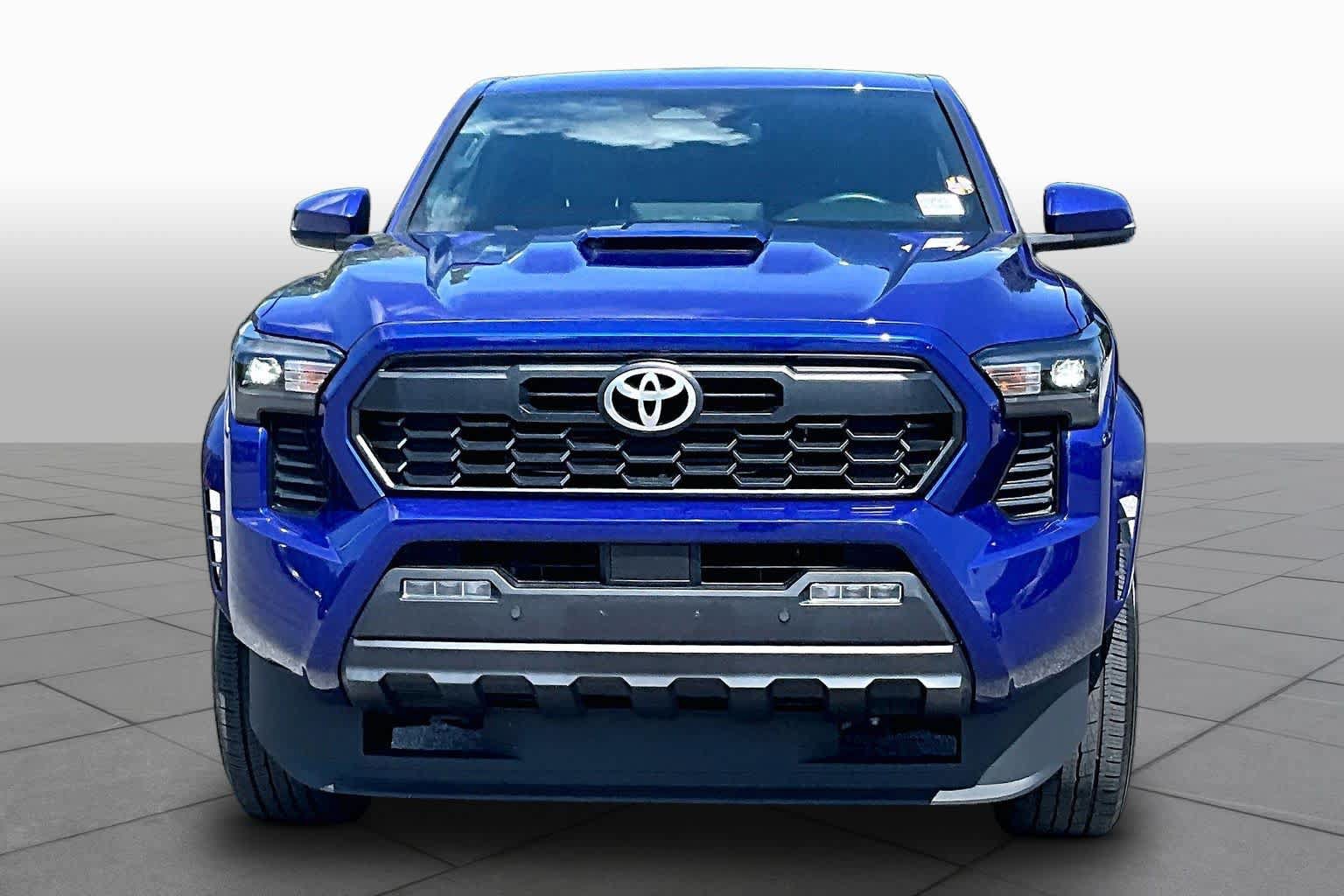 Used 2024 Toyota Tacoma TRD Sport w/ TRD Sport Upgrade Package AWD/4WD image 4