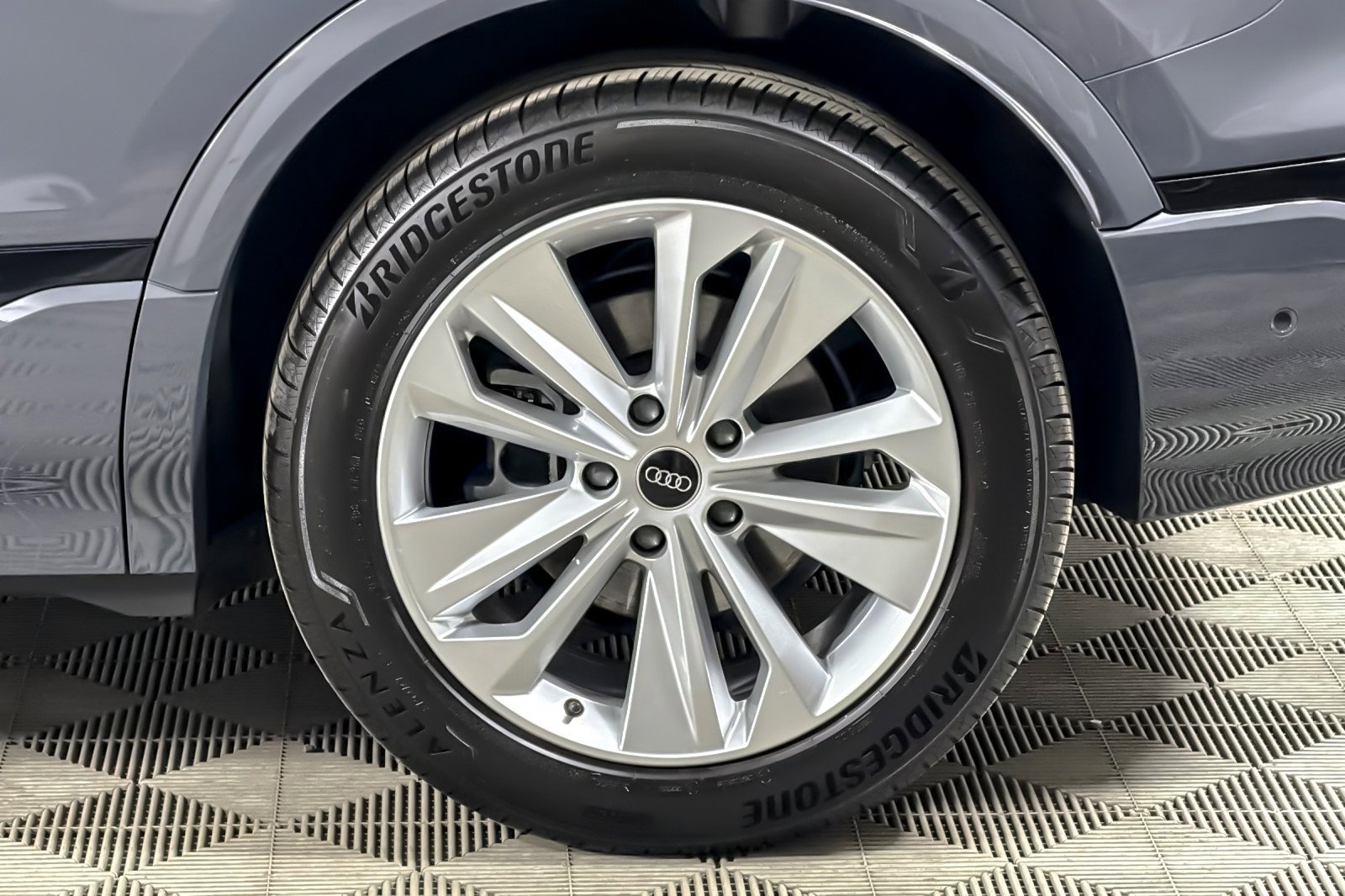 Used 2025 Audi Q6 e-tron Premium w/ Convenience Package image 26