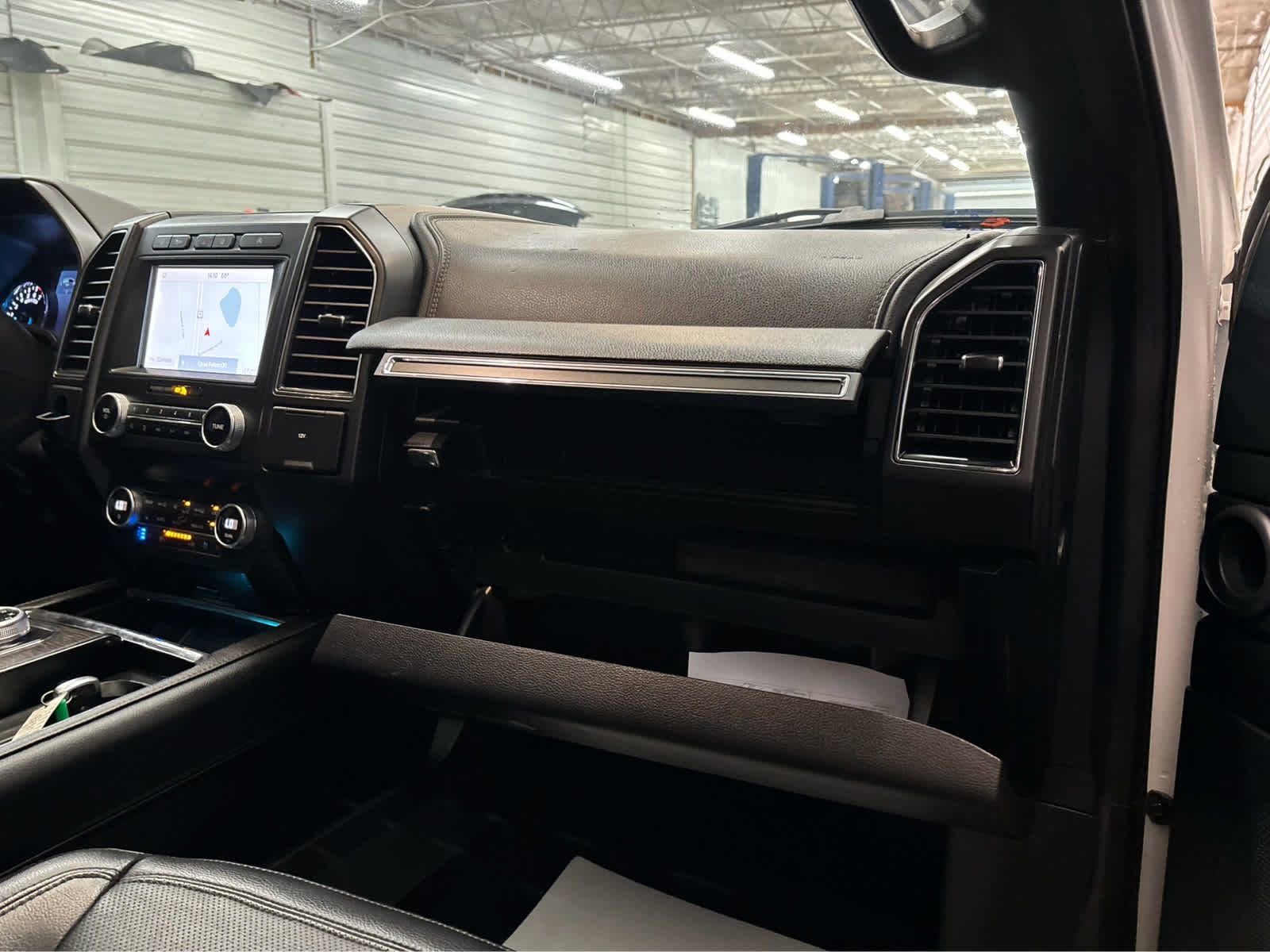 Used 2021 Ford Expedition Limited AWD/4WD image 32