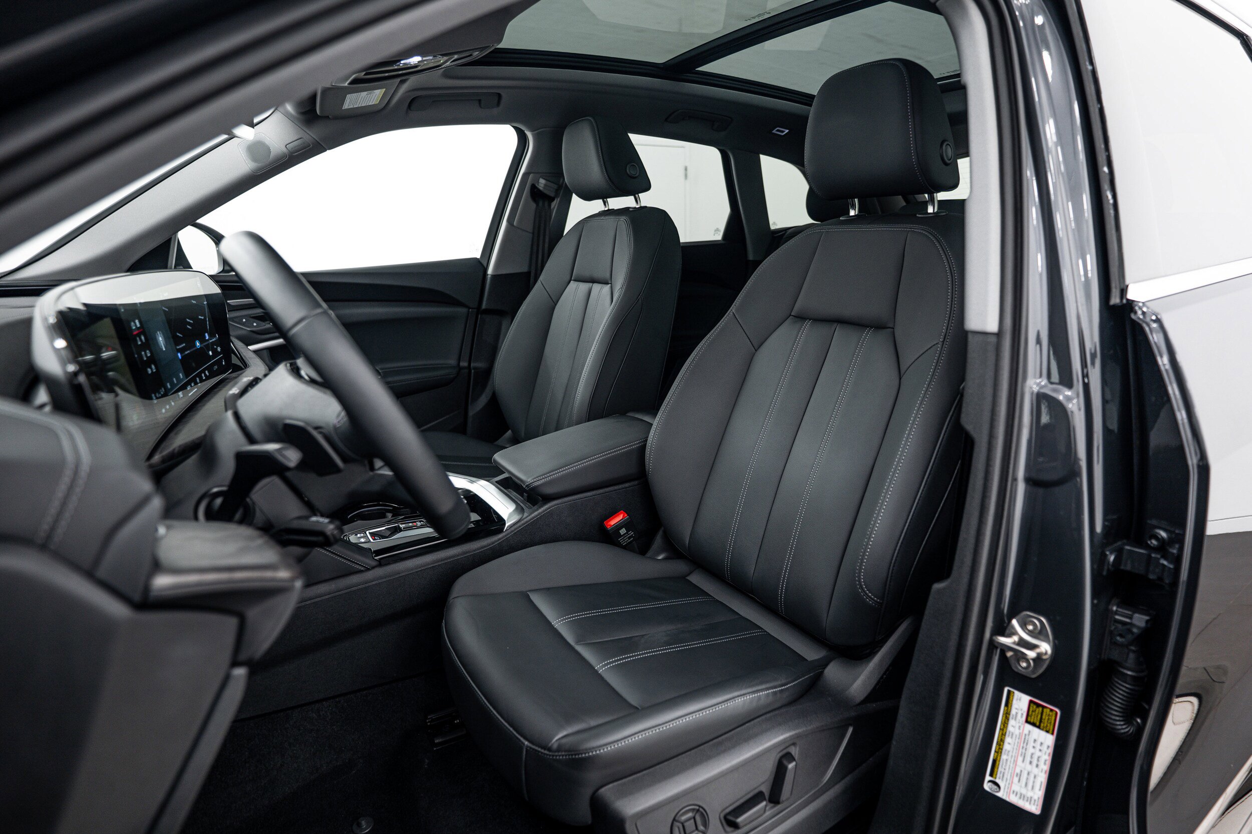 Used 2025 Audi Q5 Premium Plus w/ Premium Plus AWD/4WD image 16