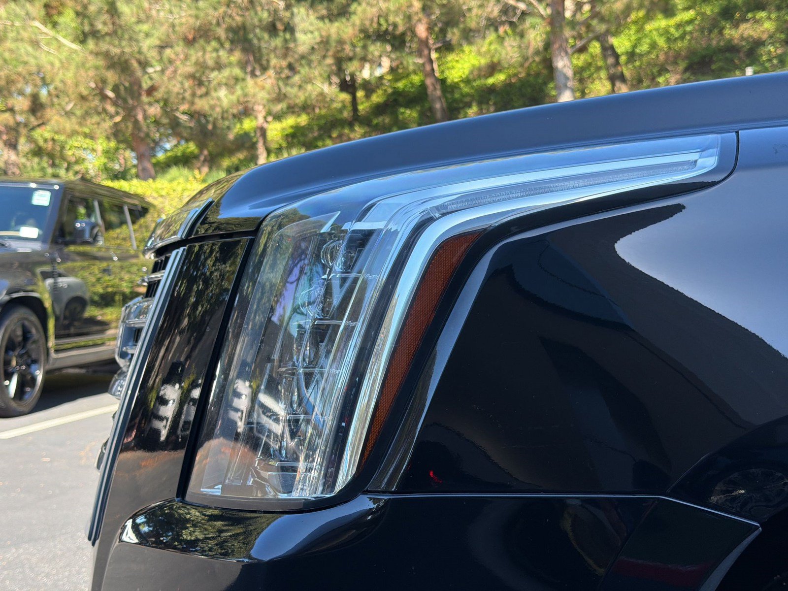 Used 2019 Cadillac Escalade ESV Platinum AWD/4WD image 12