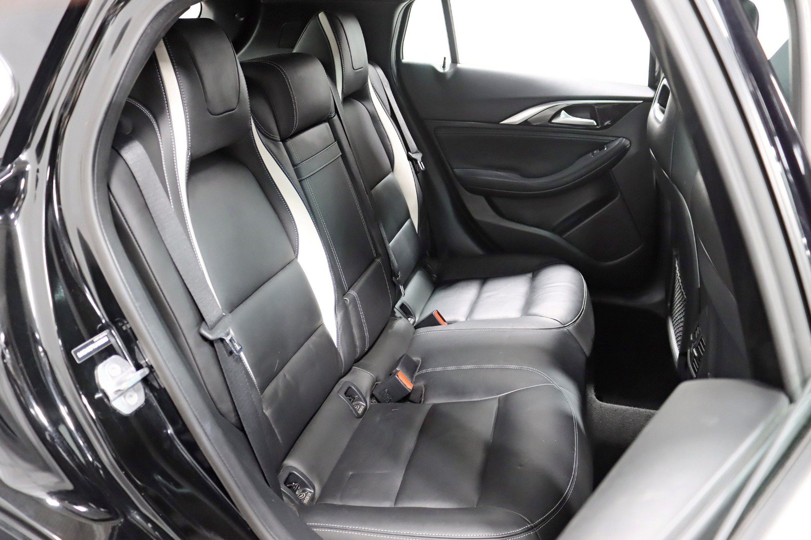 Used 2018 INFINITI QX30 Sport w/ Leather Package FWD image 28