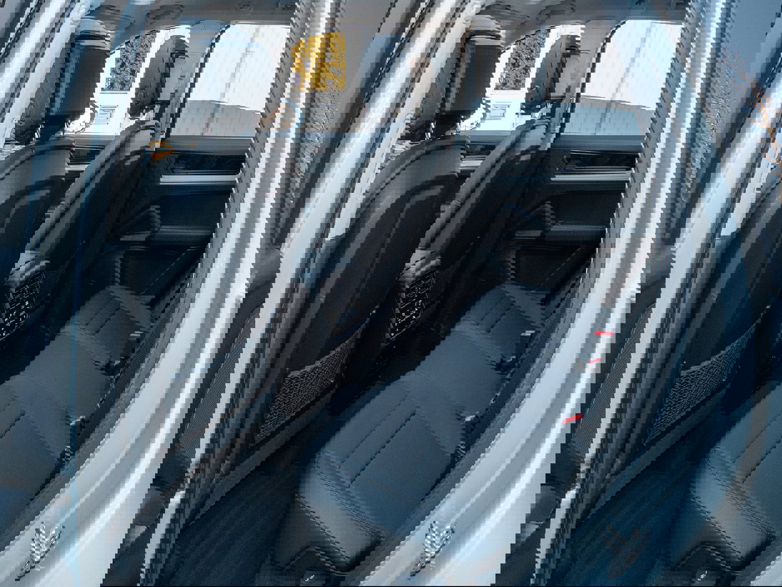 Certified 2024 Porsche Cayenne w/ Premium Package Plus (PFM) image 31