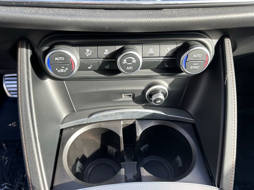 Used 2025 Alfa Romeo Stelvio Sprint AWD/4WD image 27
