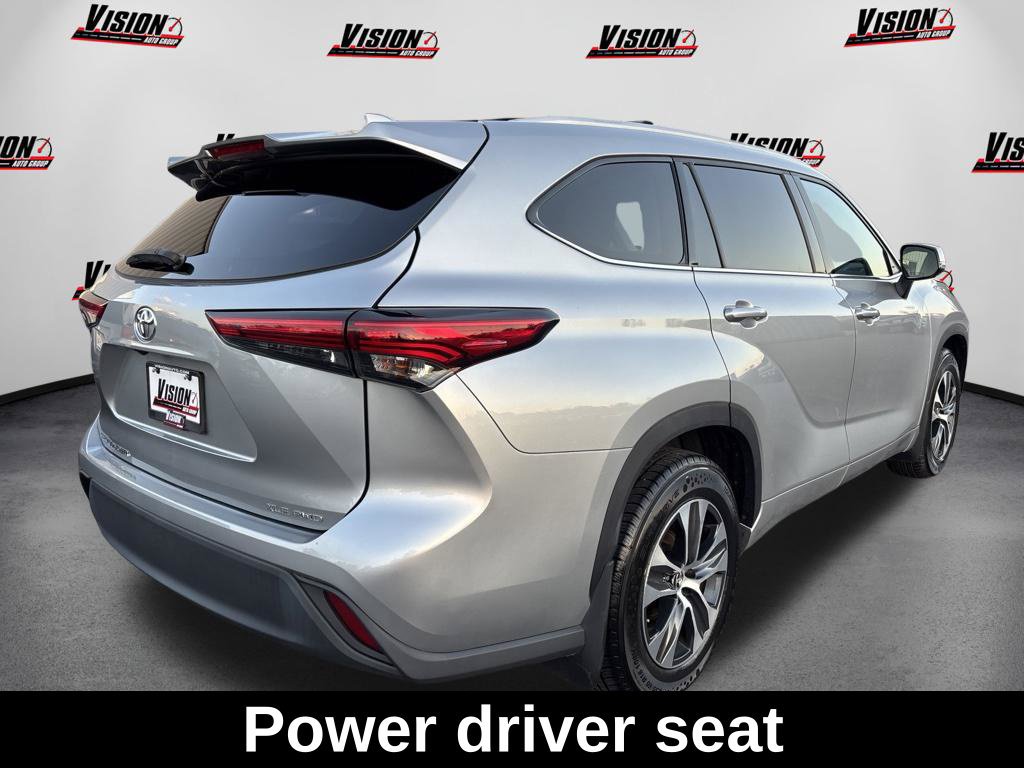 Used 2022 Toyota Highlander XLE AWD/4WD image 5