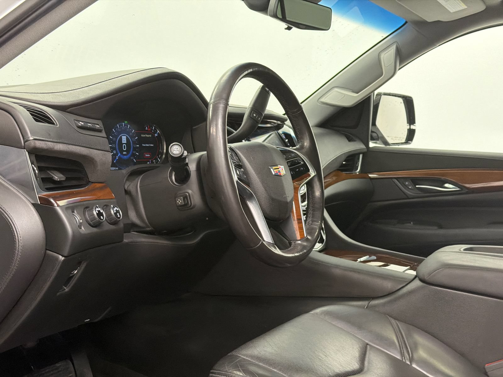 Used 2018 Cadillac Escalade Premium Luxury AWD/4WD image 19