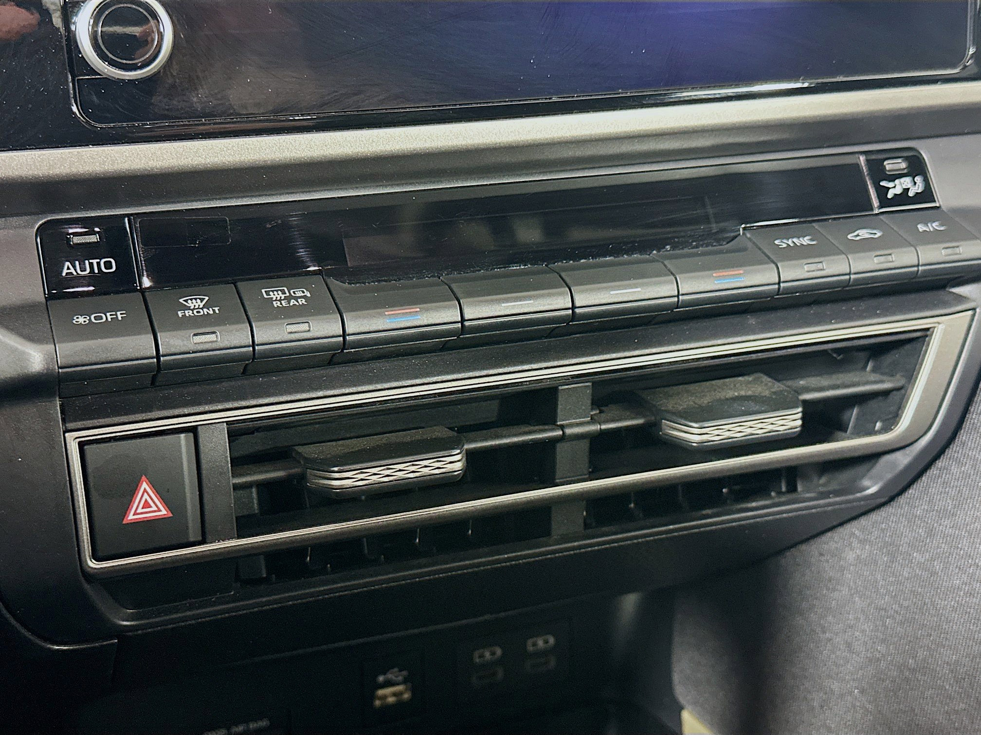 Used 2025 Toyota Camry LE image 23