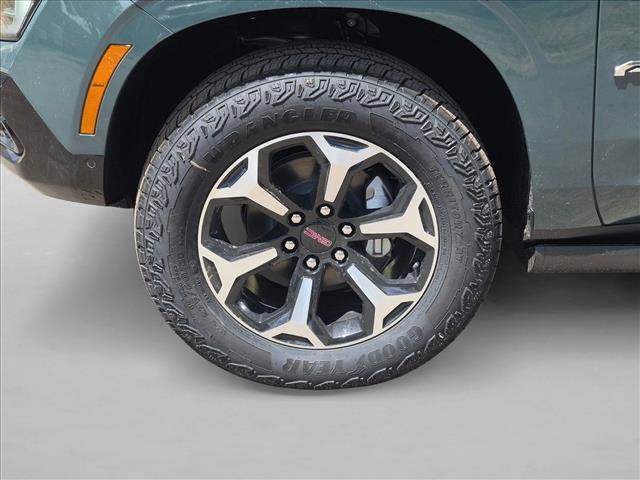 New 2026 GMC Yukon XL AT4 w/ AT4 Premium Plus Package AWD/4WD image 9