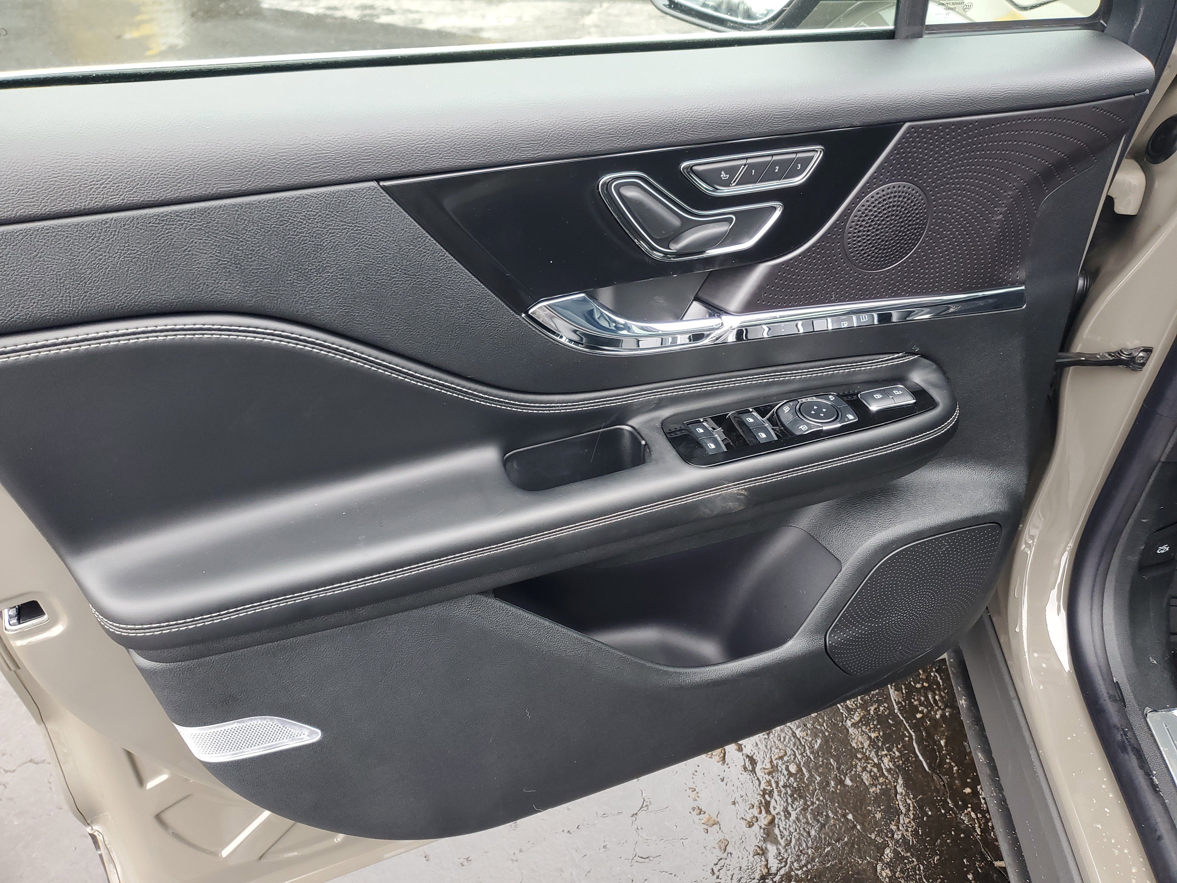 New 2026 Lincoln Corsair Premiere image 8