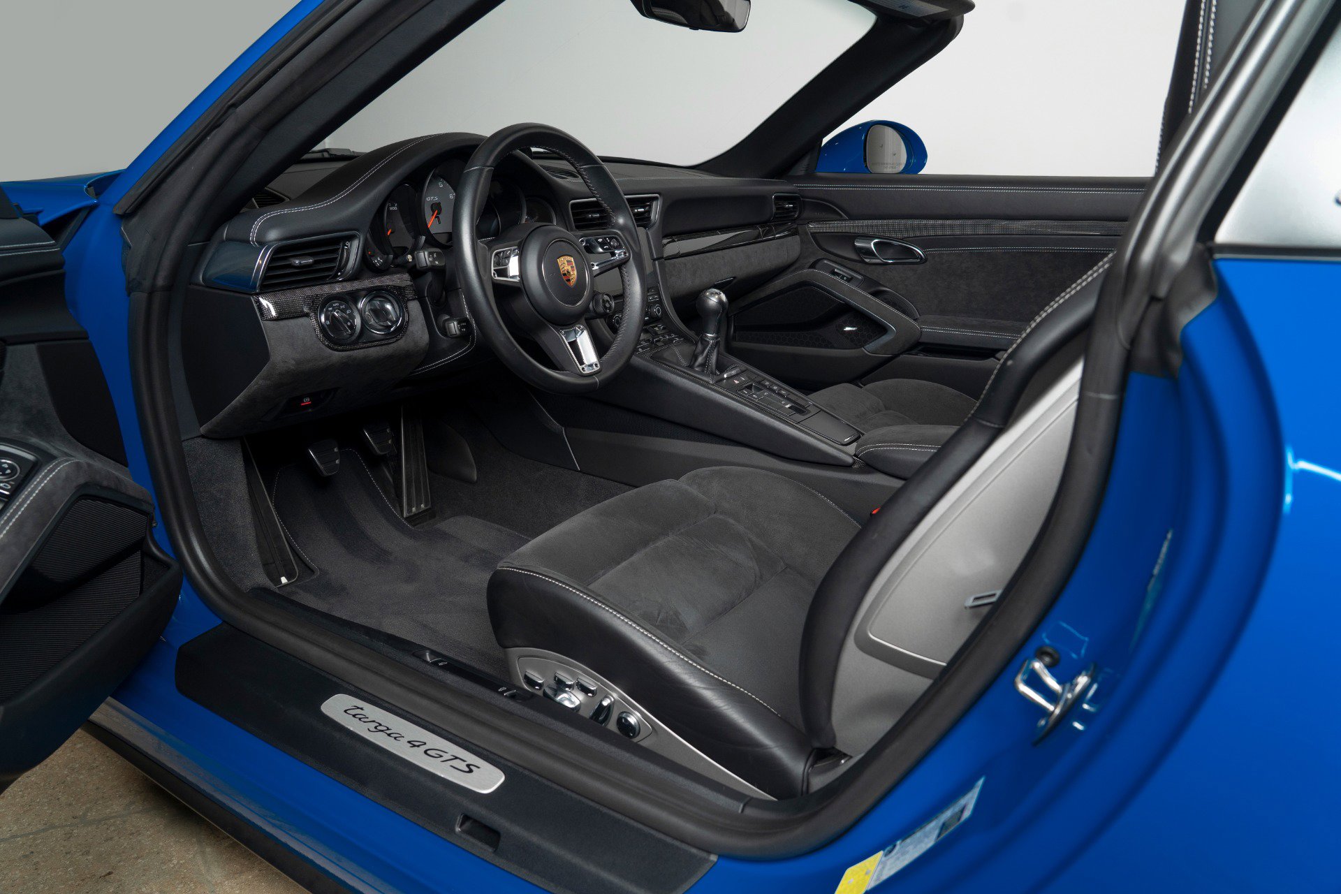 Used 2018 Porsche 911 Targa 4 GTS image 15