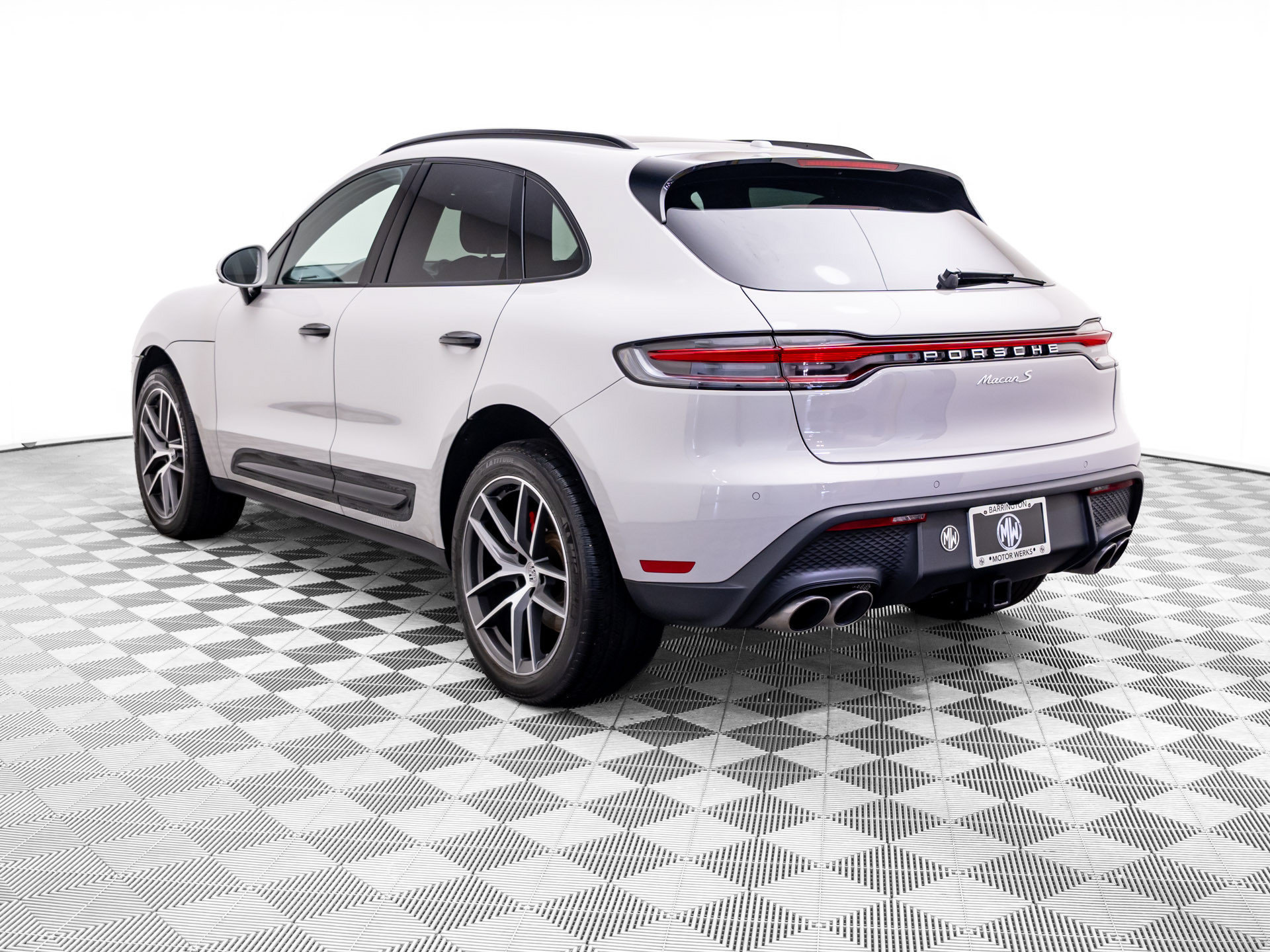 Certified 2023 Porsche Macan S AWD/4WD image 3
