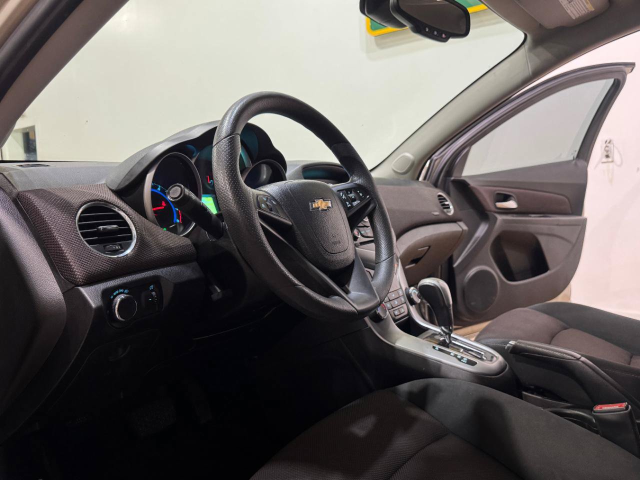 Used 2016 Chevrolet Cruze LT FWD image 9