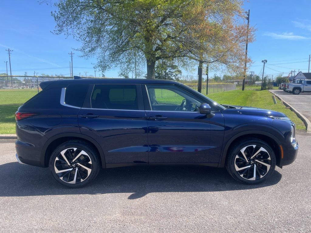 Used 2023 Mitsubishi Outlander SE image 13