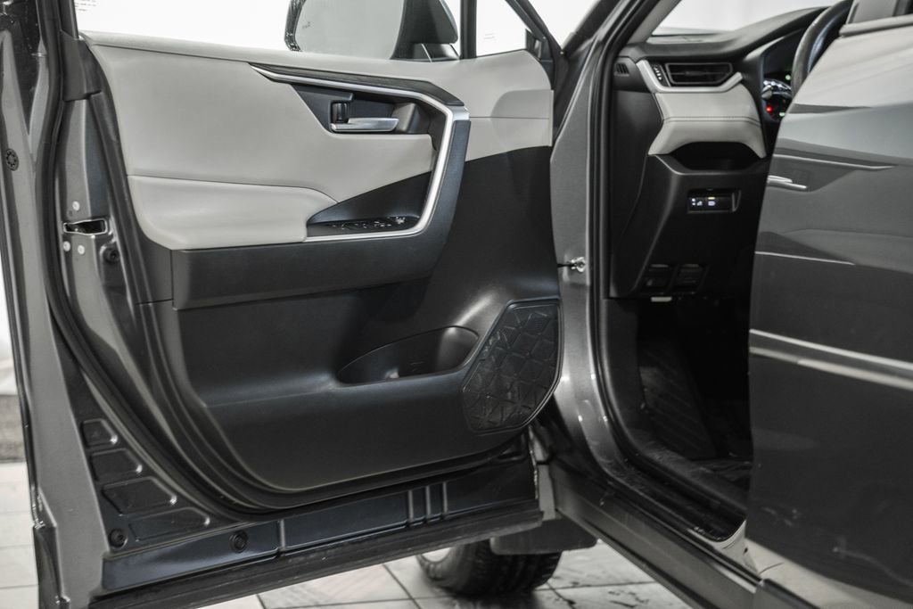 Used 2022 Toyota RAV4 XLE image 36