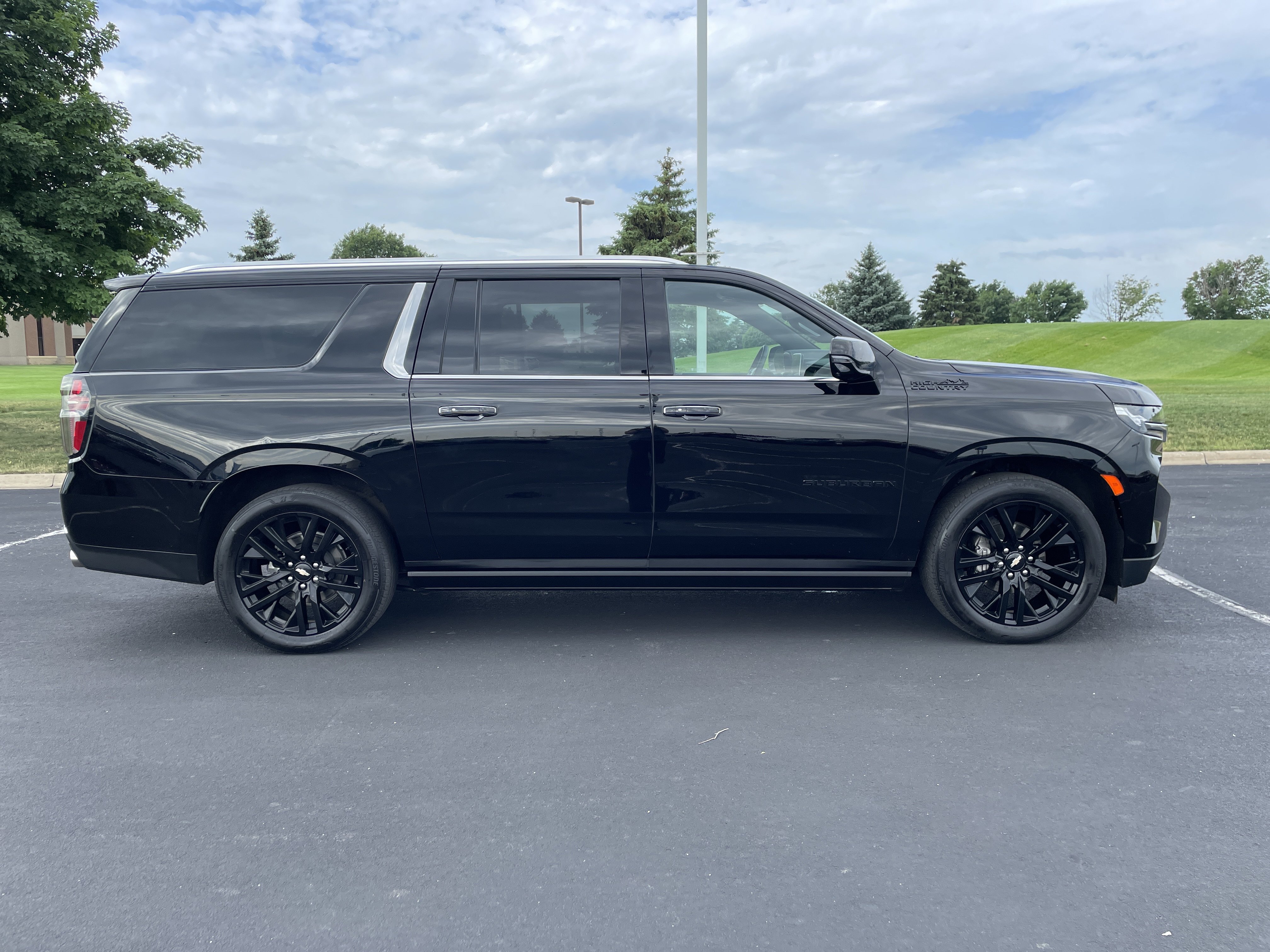 Used 2023 Chevrolet Suburban High Country AWD/4WD image 5