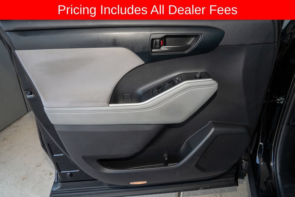 Used 2023 Toyota Highlander LE FWD image 13