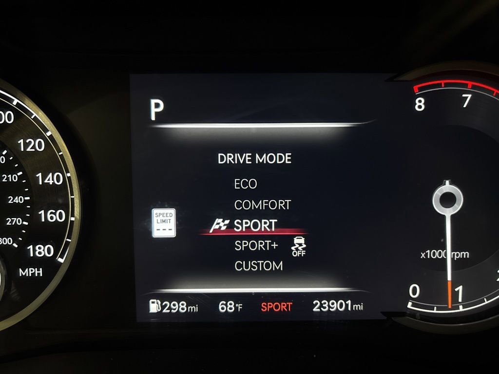 Used 2025 Genesis G70 2.5T image 36