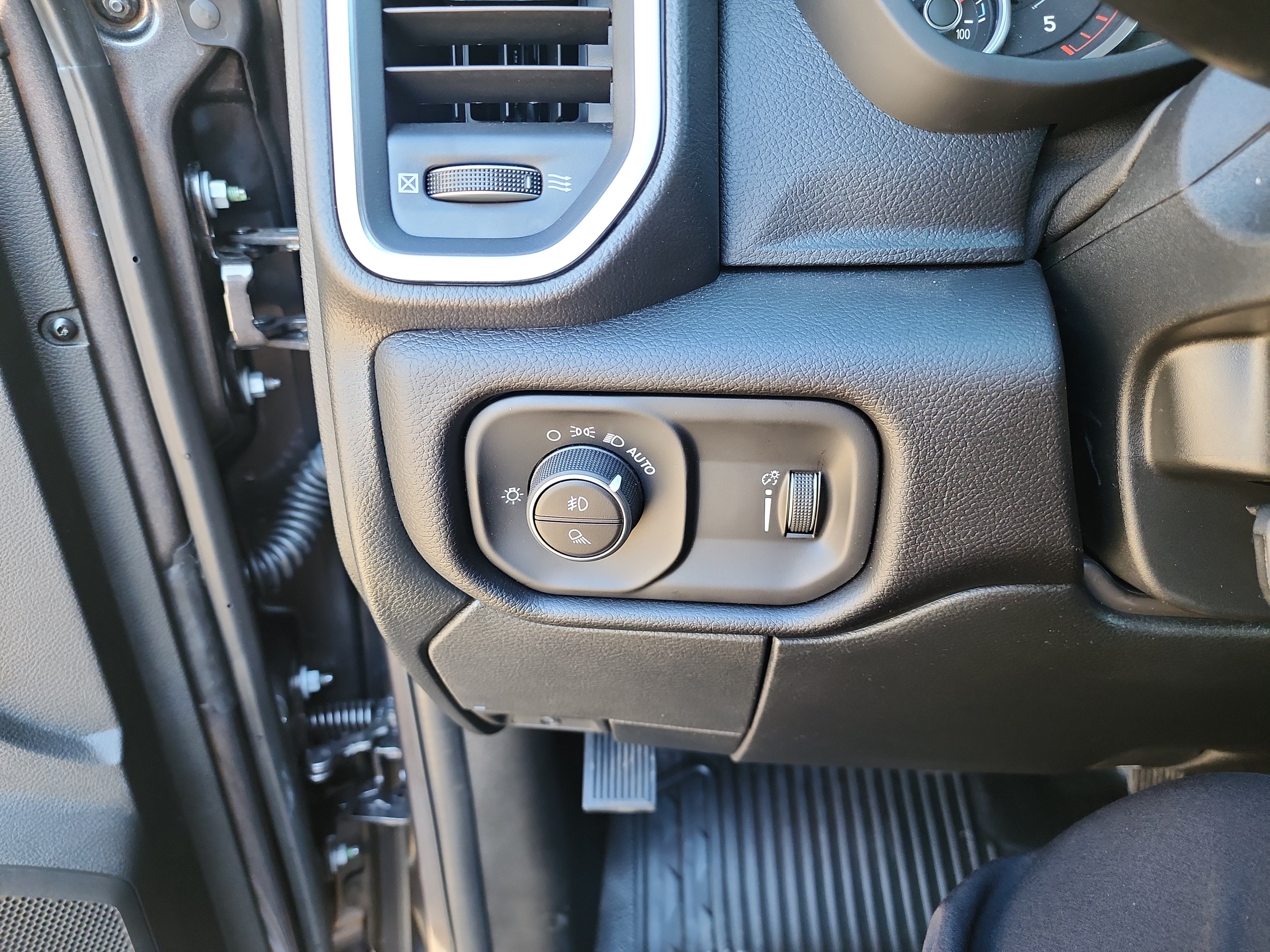 New 2026 RAM 5500 4x4 Crew Cab image 12