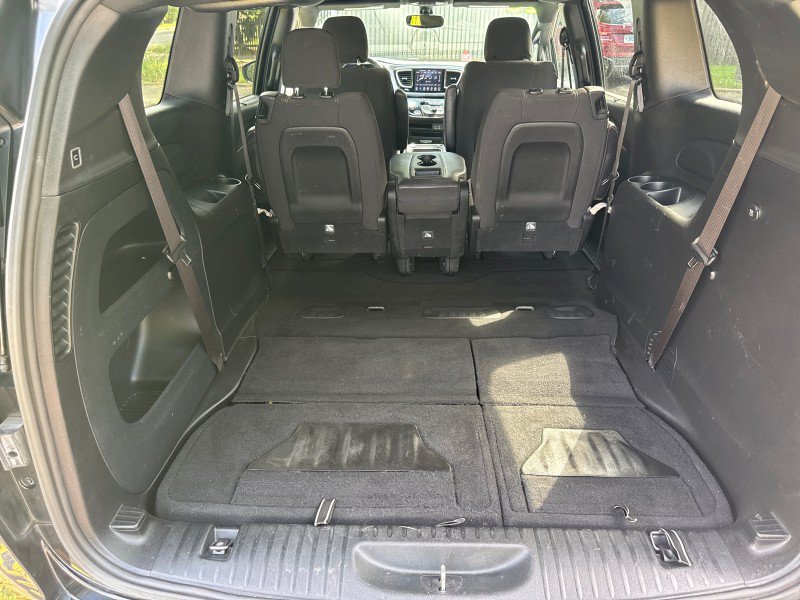Used 2020 Chrysler Pacifica Touring w/ S Appearance Package FWD image 30