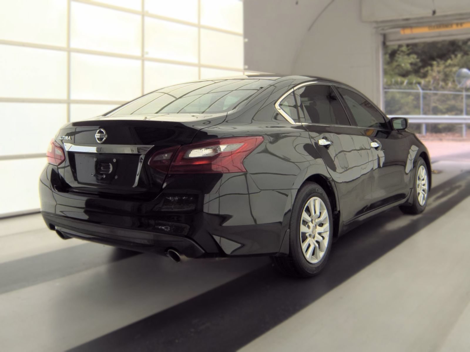 Used 2018 Nissan Altima 2.5 S w/ S Convenience Package FWD image 4