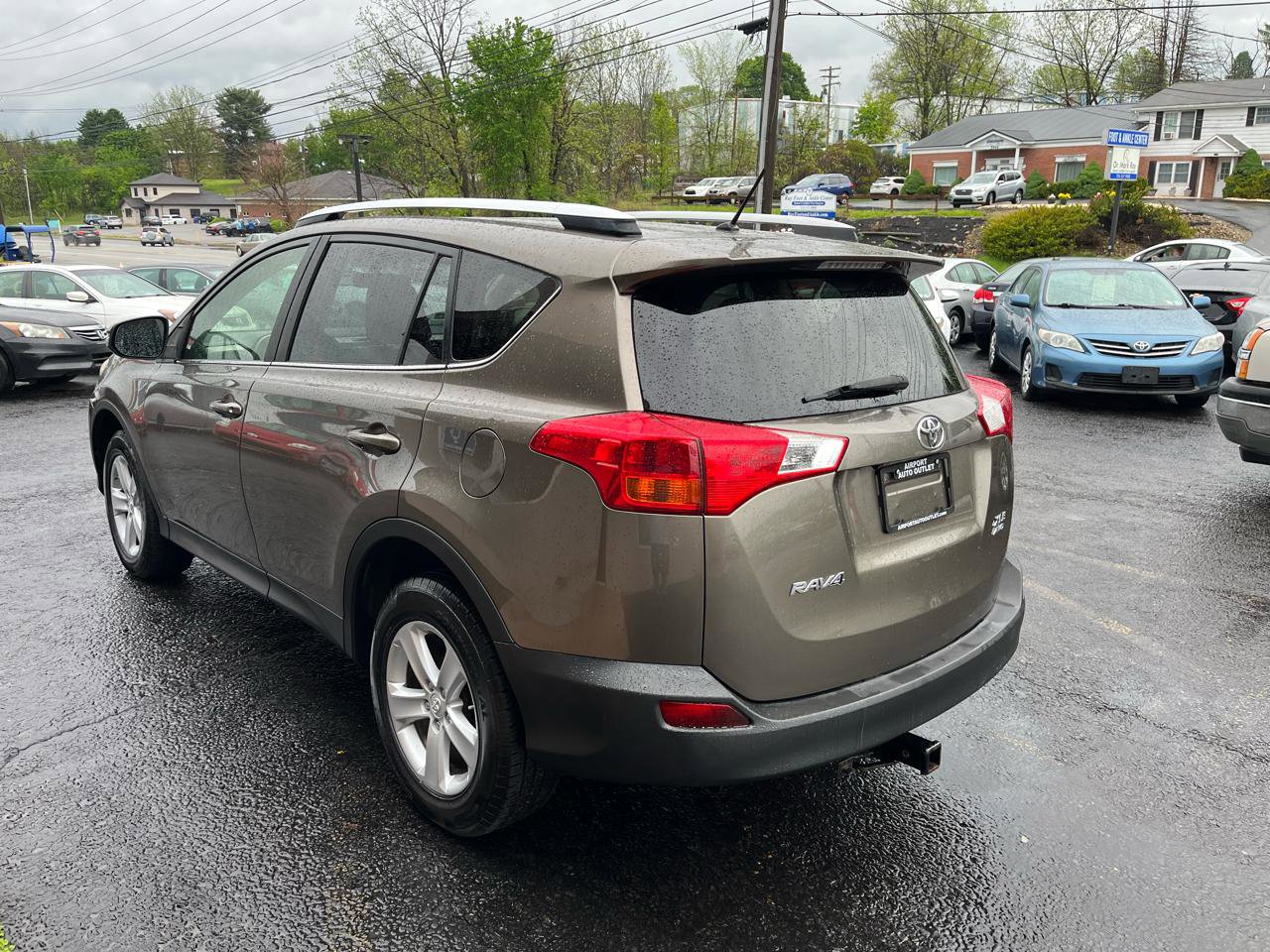 Used 2013 Toyota RAV4 XLE AWD/4WD image 9