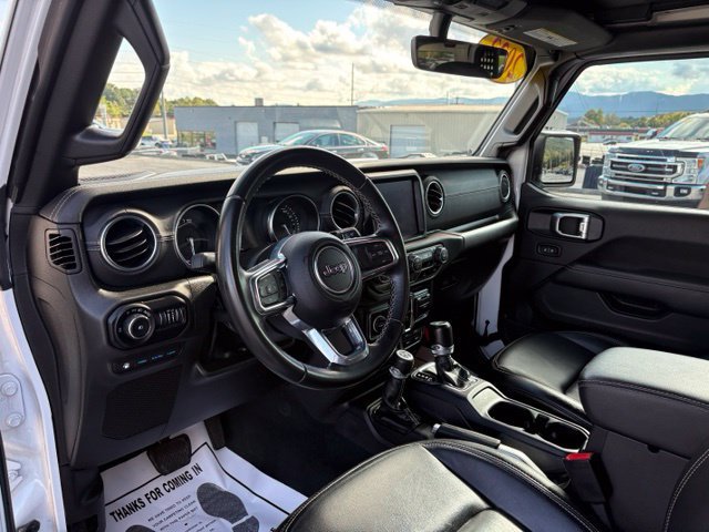 Used 2022 Jeep Wrangler Unlimited Sahara AWD/4WD image 3