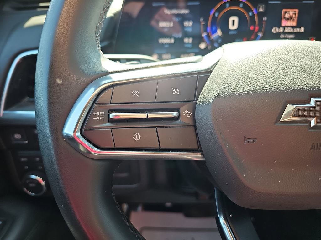 Used 2025 Chevrolet Suburban Z71 image 22