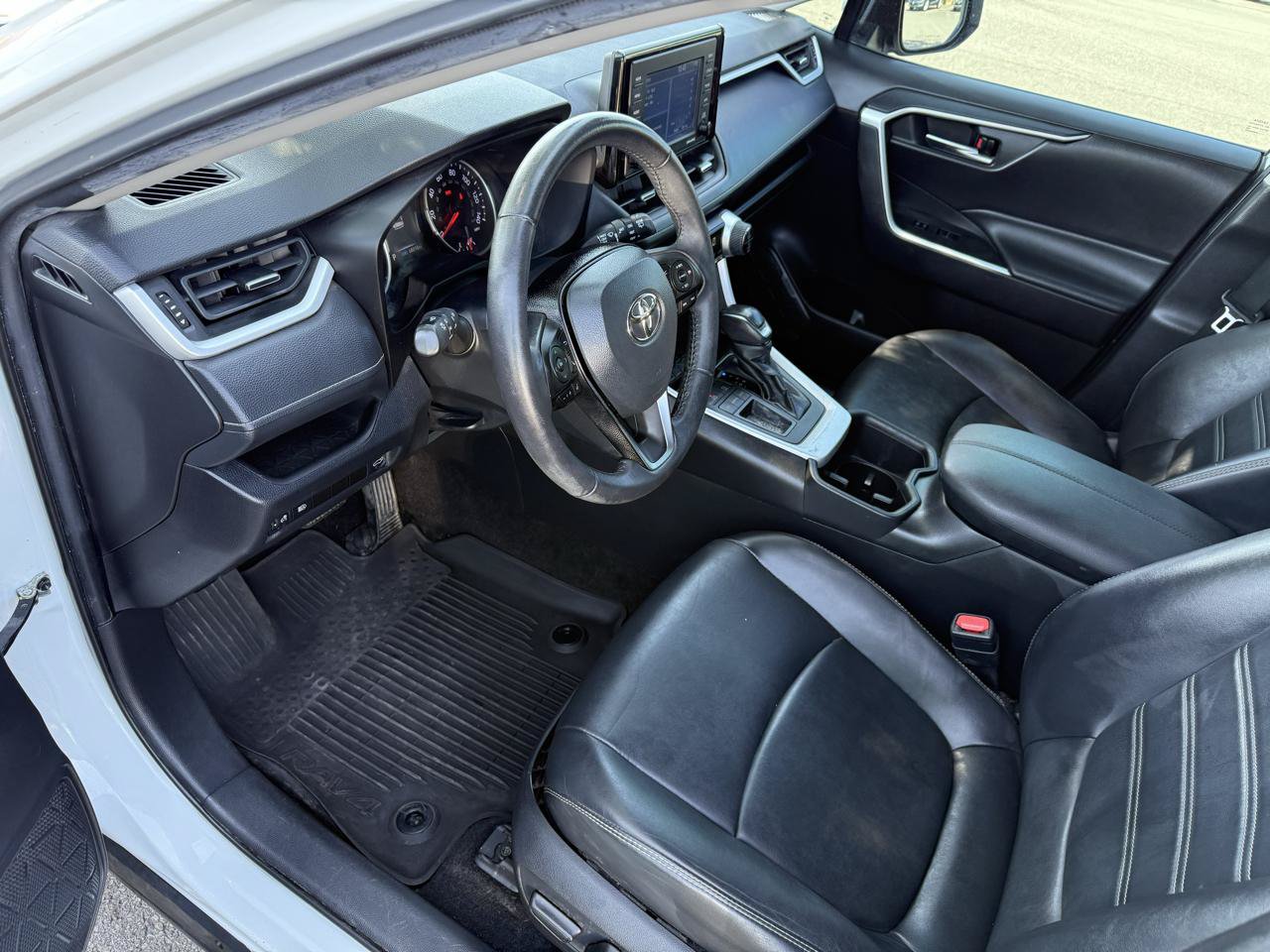 Used 2022 Toyota RAV4 XLE Premium FWD image 13