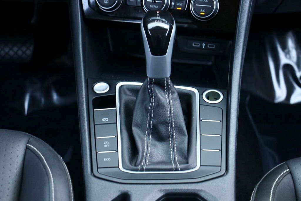 Used 2024 Volkswagen Jetta SE image 28