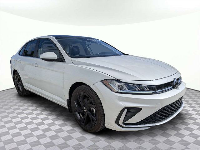 Used 2025 Volkswagen Jetta SE FWD image 2