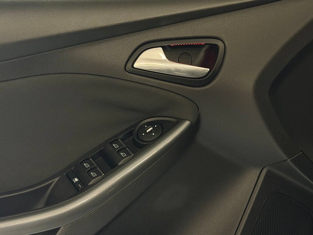 Used 2012 Ford Focus Titanium FWD image 12