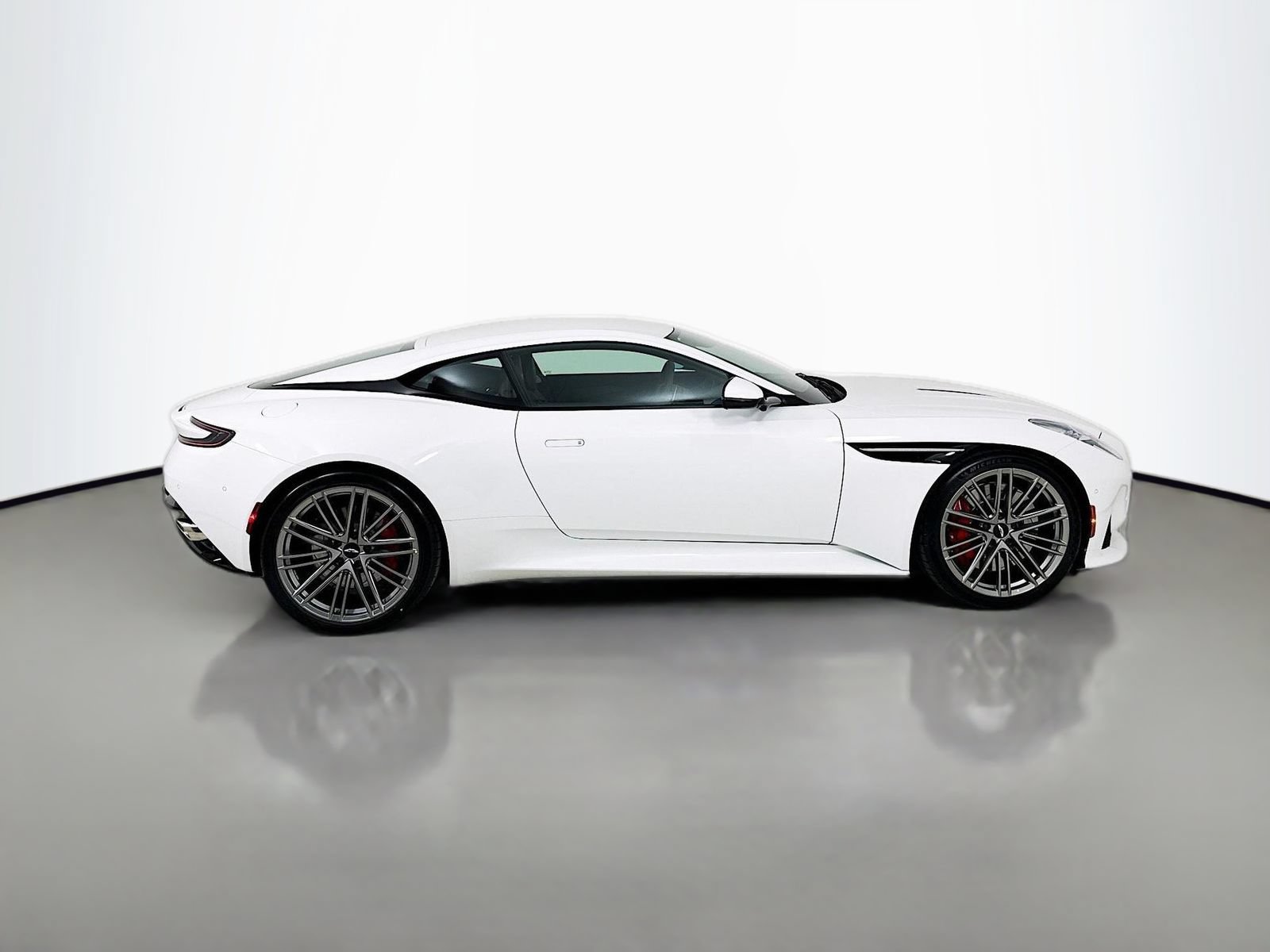 Used 2024 Aston Martin DB12 Coupe RWD image 8