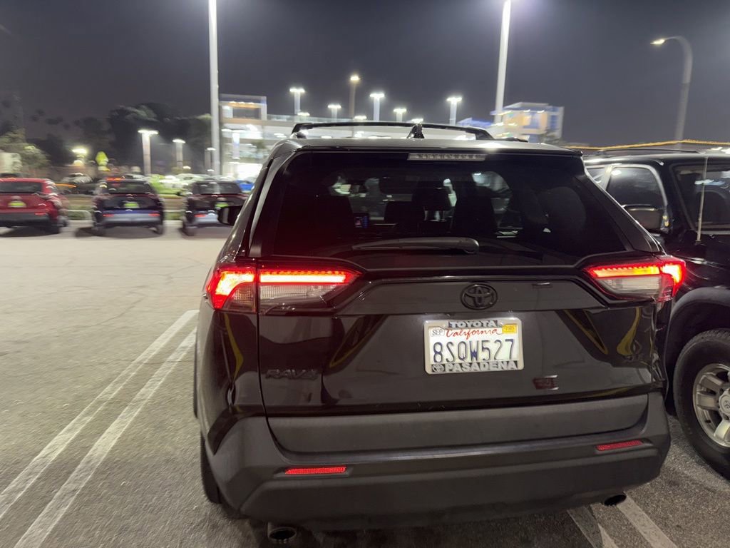 Used 2020 Toyota RAV4 XLE Premium image 13