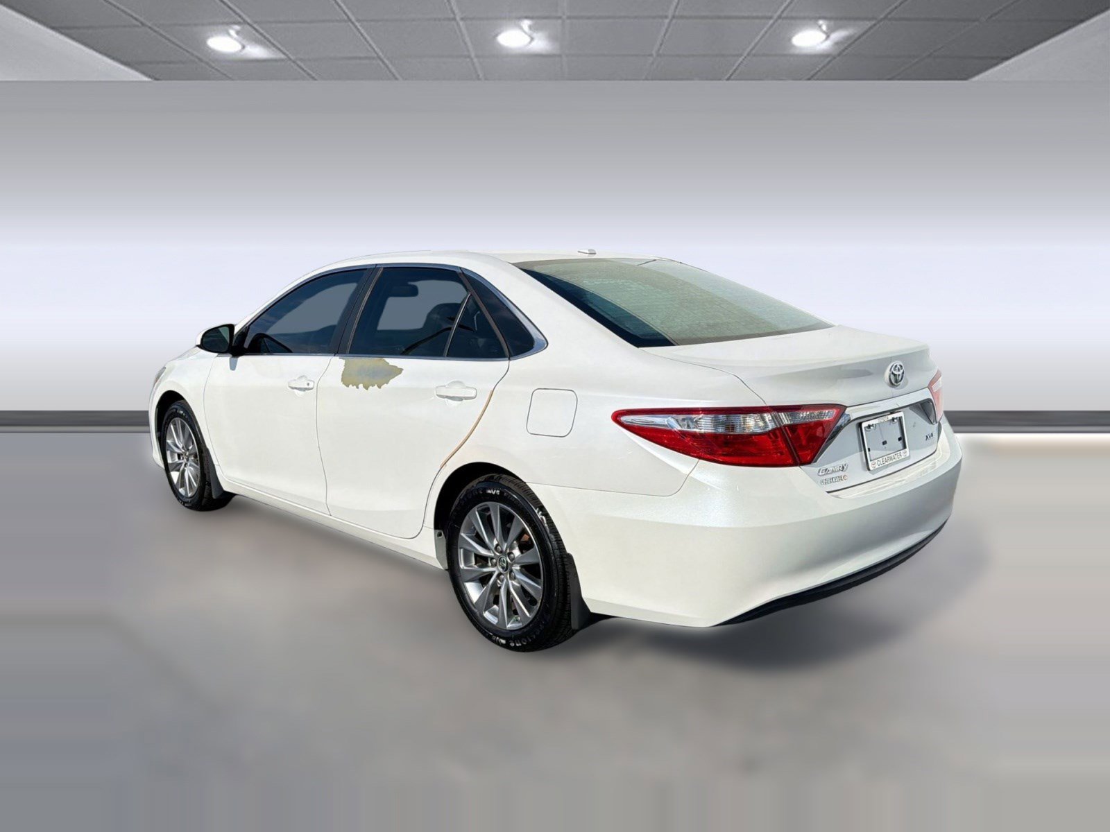 Used 2015 Toyota Camry XLE FWD image 3