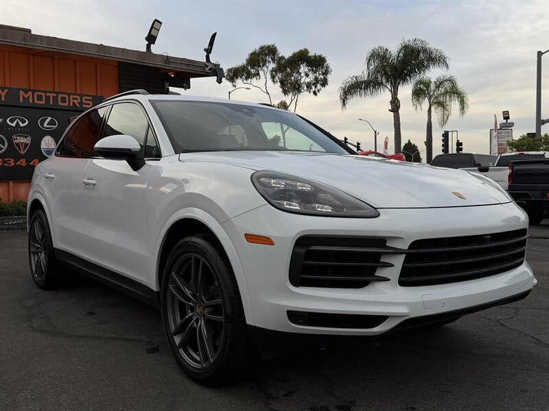 Used 2023 Porsche Cayenne S Platinum w/ Premium Package Plus AWD/4WD image 21