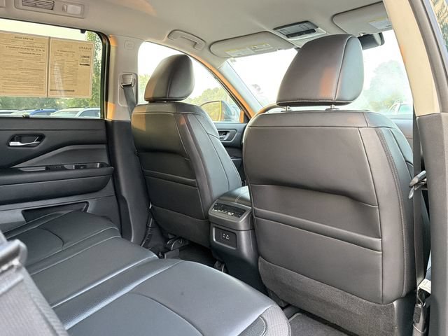Used 2025 Nissan Pathfinder SL FWD image 19