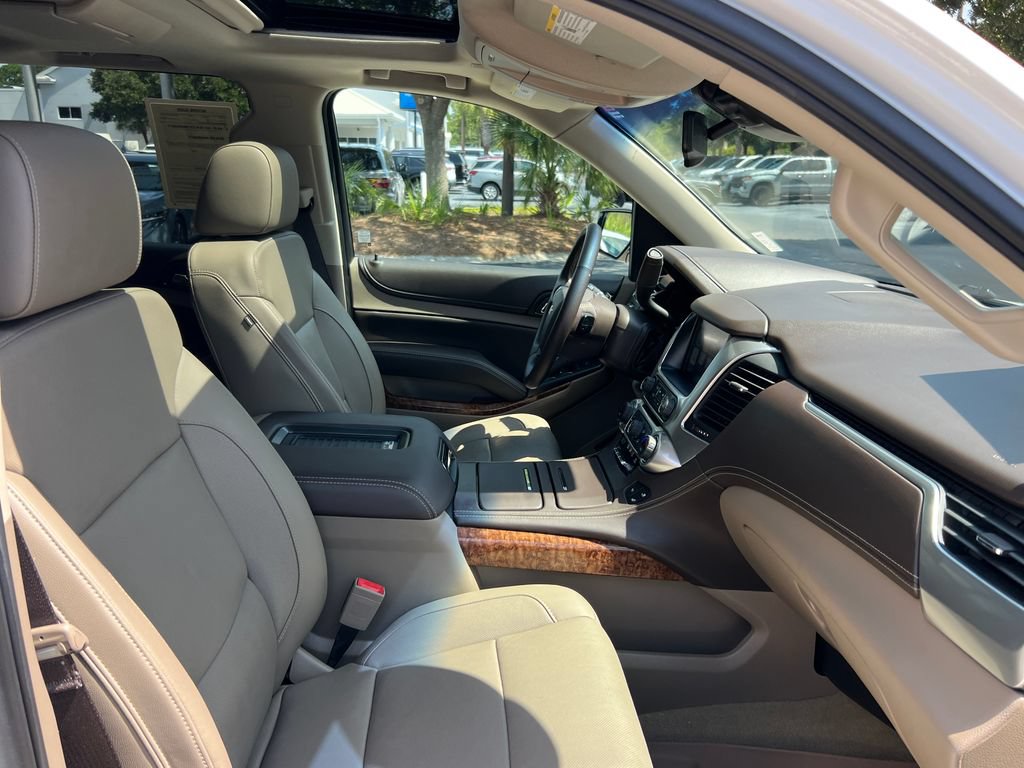 Used 2017 Chevrolet Suburban Premier AWD/4WD image 28