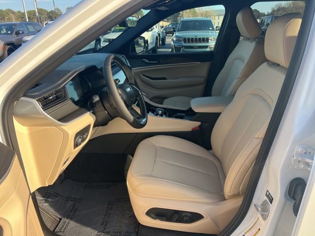 New 2026 Jeep Grand Cherokee Limited w/ Limited Altitude Package AWD/4WD image 7