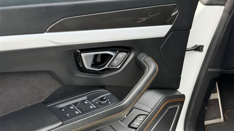 Used 2020 Lamborghini Urus AWD/4WD image 27