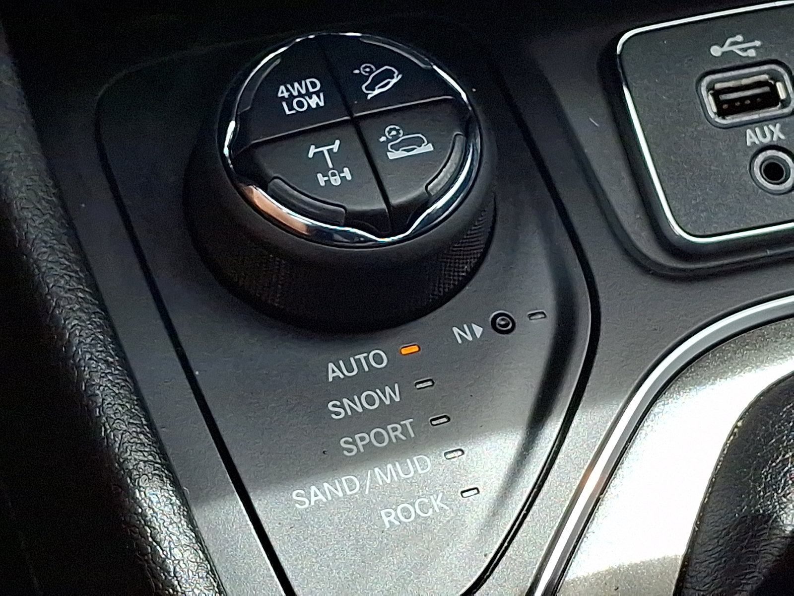 Used 2019 Jeep Cherokee Trailhawk AWD/4WD image 22
