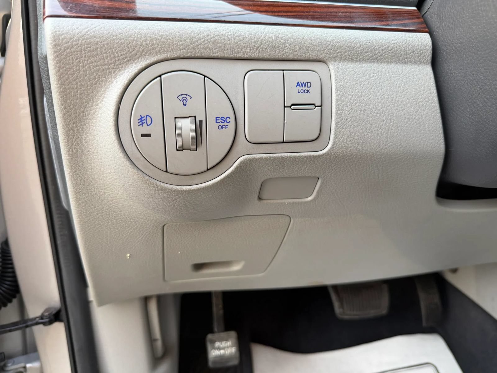 Used 2011 Hyundai Veracruz GLS AWD/4WD image 47